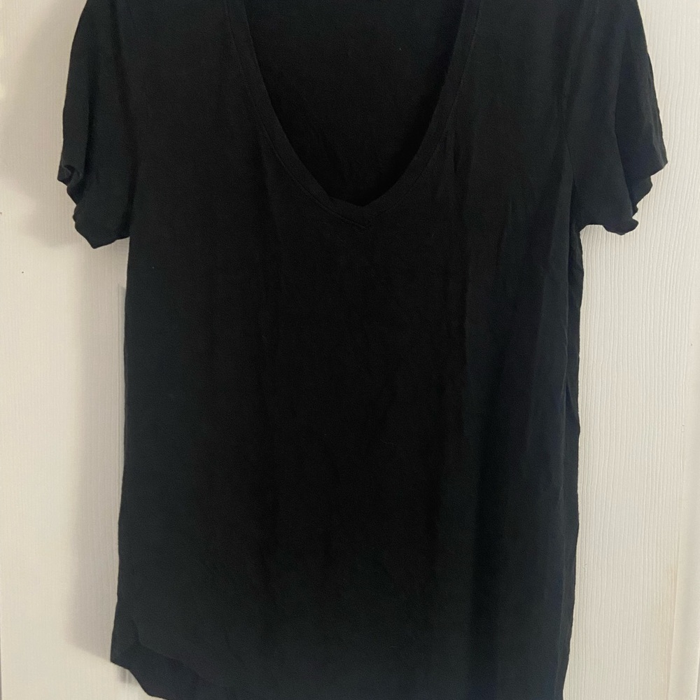 Abercrombie and Fitch Black V-Neck Women's Tee